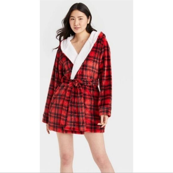 Colsie Red and Black Buffalo Plaid Cozy Short Robe M/L - Picture 1 of 9